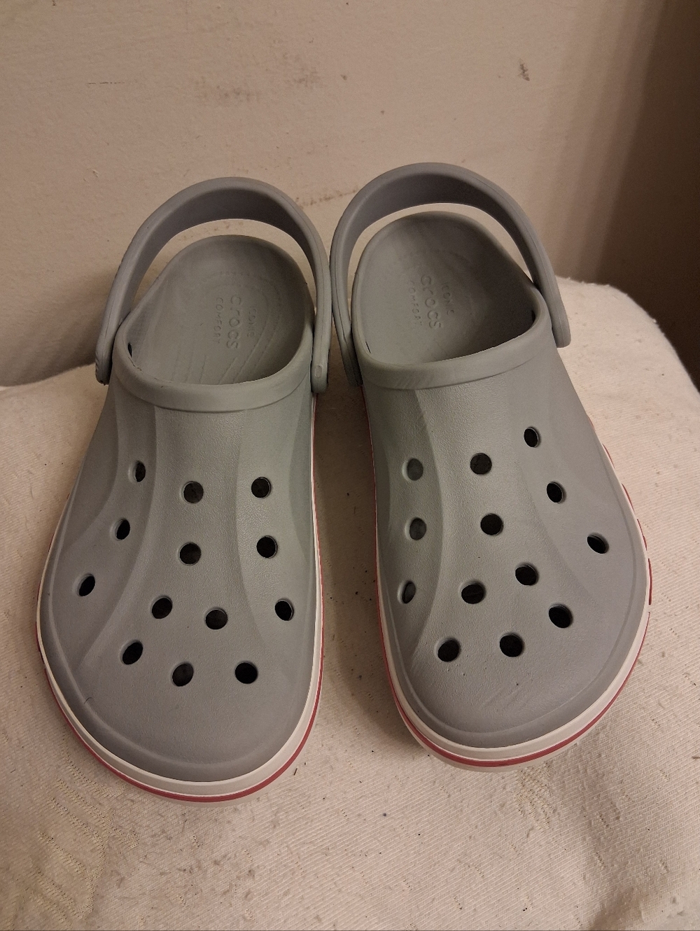 Unisex Crocs Classic Clog in Light Gray with Pink Trim Men Size 9, Women Size 11
